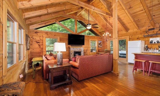 Unicoi County Apartment | Cozy cabin stay when you raft the * Nolichucky River *
