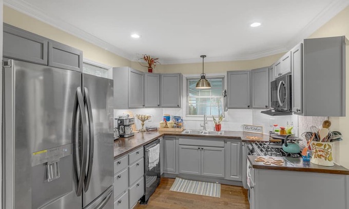Drayton House | 3 bedroom 2:5 bath whole house and backyard Spartanburg, SC close to downtown