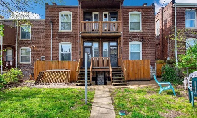 Shaw House | Historic, First Floor Unit in Shaw Community STL 1W