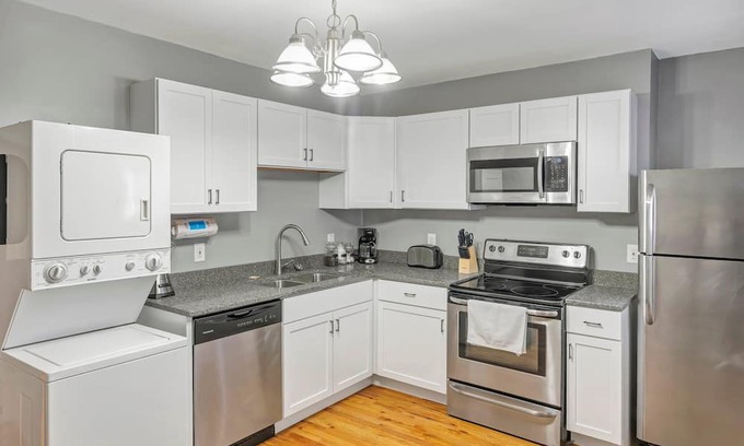 Southwest Garden House | Historic First Floor Tower Grove Unit with 4 queen beds STL 1W