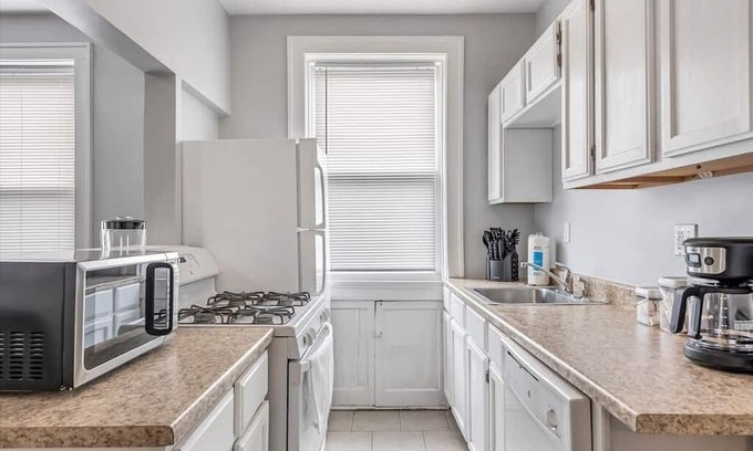 Southwest Garden House | Cozy, Beautiful, First Floor Unit in Tower Grove STL 1W