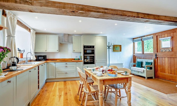 Exbourne House | Town Living Farm - Hayloft