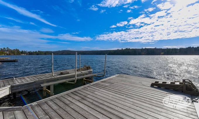 Huntsville Cottage | Great 5 bed 4 bath cottage on Fairy Lake - SW Exposure! Sauna!