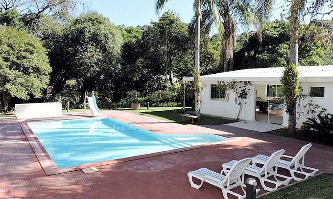 Carapicuiba House | Deslumbrante Casa Cinematográfica