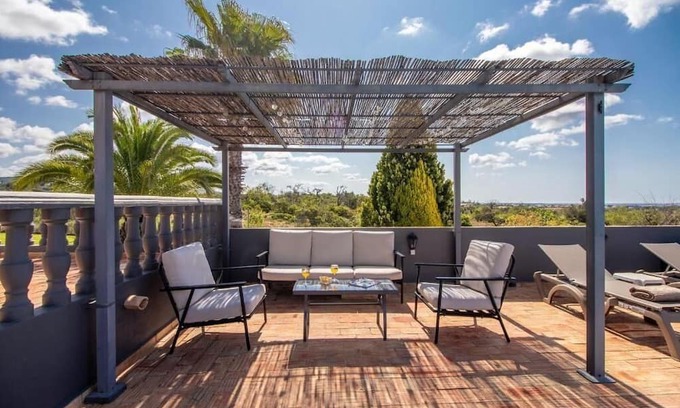 Aldeia House | Holiday house Santa Bárbara de Nexe for 1 - 10 persons with 4 bedrooms - Holiday home