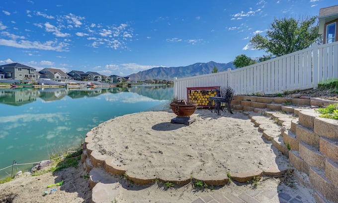 Stansbury Park House | Lakefront Utah Home w/Private Beach, Dock & Canoe