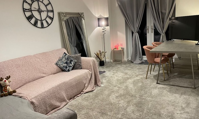 Walsall House | New Large House with Garden in Walsall