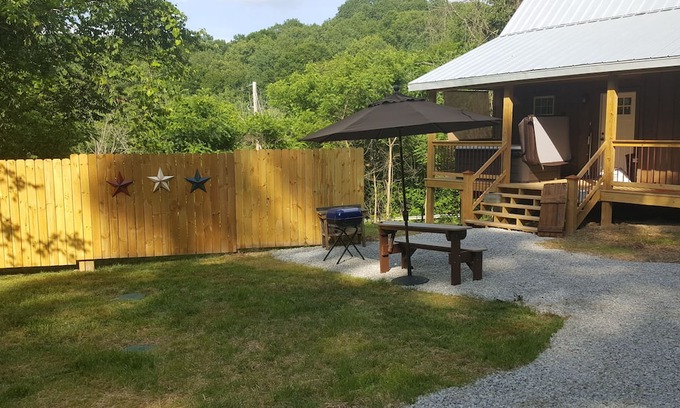 Nelsonville Cabin | The perfect location for the Hocking Hills, or Scenic Railway, of Nelsonville.