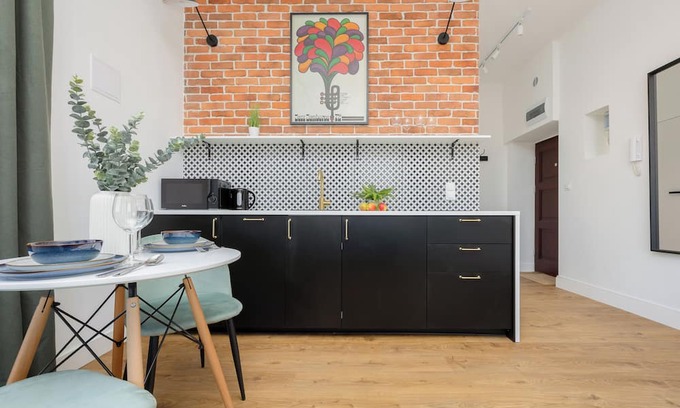 Old Town Apartment | Studio in the Old City by Renters