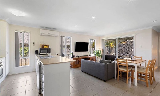 Coomera House | Comfy 5bdr 2Bth Gold Coast Home Close to FWY
