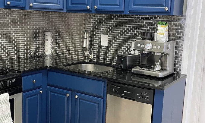 Spruce Hill House | UPenn & Academic Escape - Private Bathroom