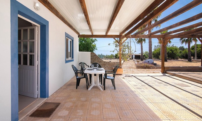 Colmeal House | Holiday Home 'Medronhal Faro' with Mountain View, Wi-Fi and Air Conditioning