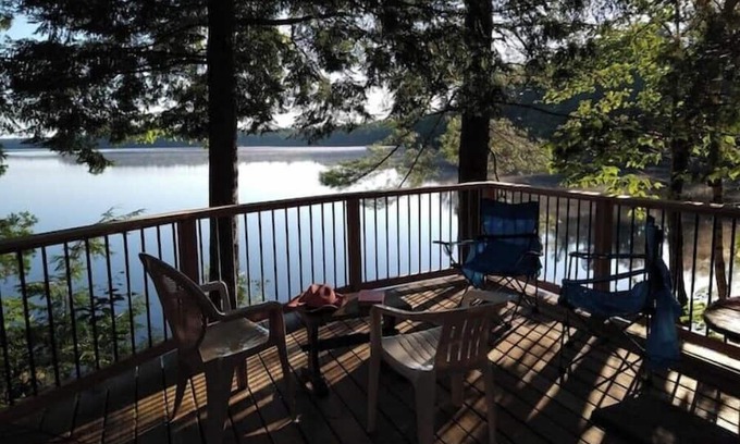 Kents Hill House | Baljunor Lake House - Refresh Your Soul - Canoe, Rowboat, Clean Lake, Waterfront