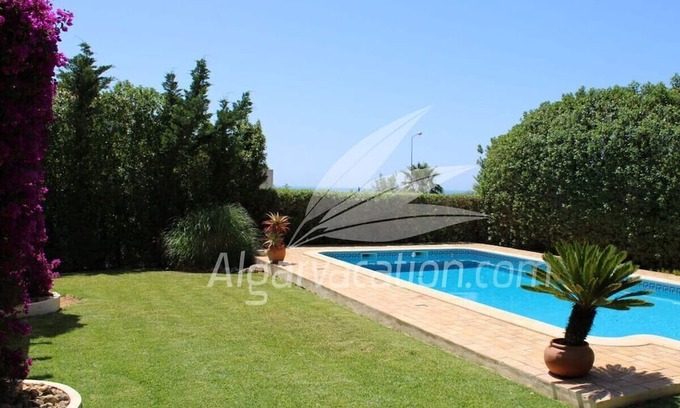 Lagoa Boat Rental | Villa do Farol Comfortable holiday residence