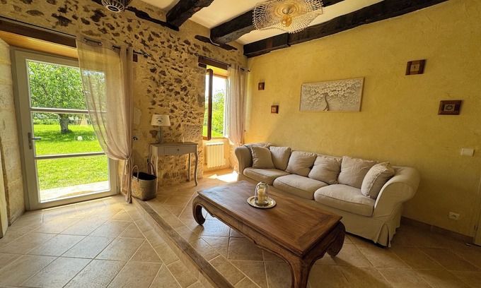 Limeyrat House | La Maison Bleue