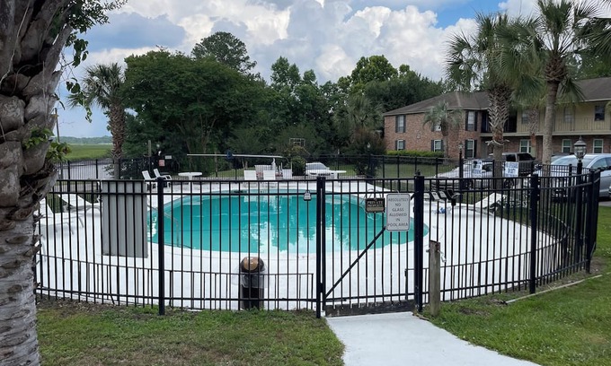 Hanahan Condo | Central Cozy Renovated Hanahan Condo