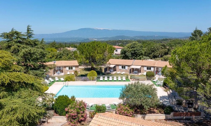 La Roque-sur-Pernes House | Traditional stone cottage in Provence