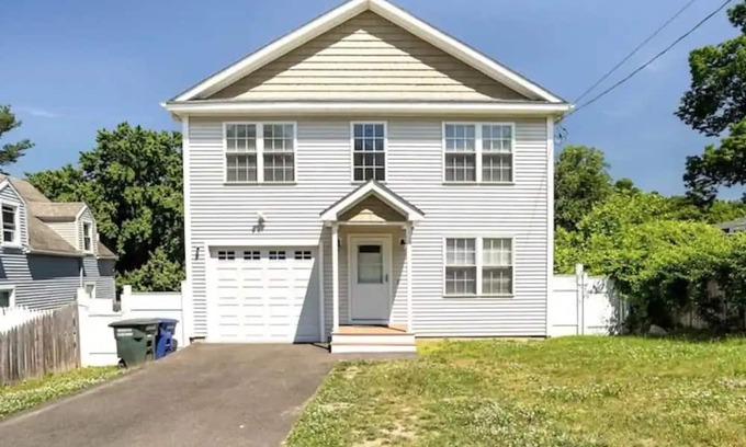 Bridgeport Apartment | Pleasant Lower Level Apartment