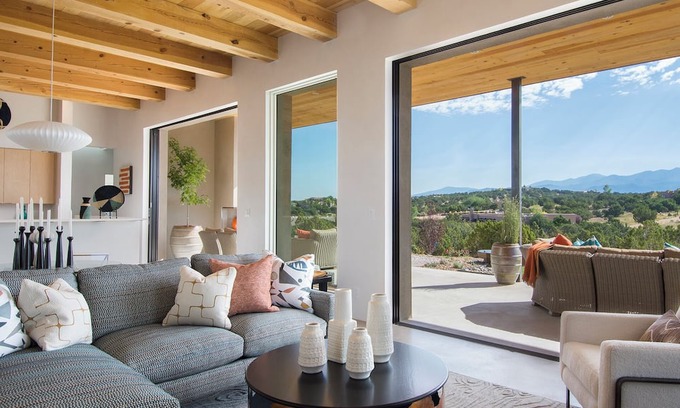 La Tierra House | The perfect modern santa fe Home. Incredible Views! Indoor/outdoor living!