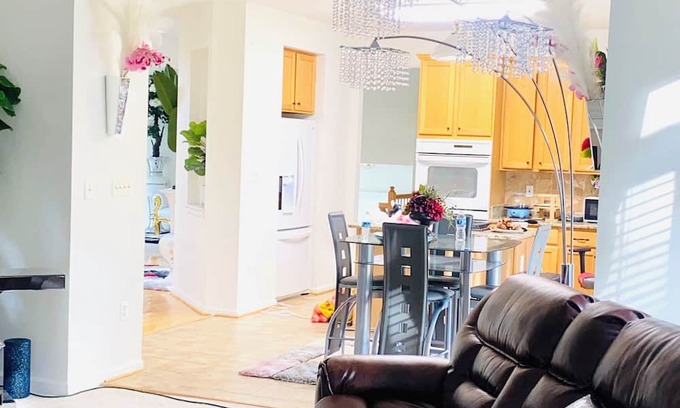 Friendly House | Luxury room near National Habor