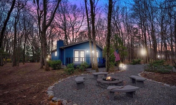 Jim Thorpe Ski Chalet | Escape to the serene Bear Creek Lakes in this meticulously maintained chalet