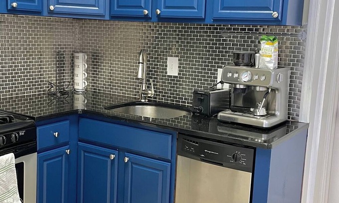 Spruce Hill House | CHOP Room convenience