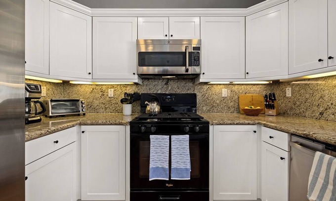 North Redondo House | Endless Summer! 3B/2.5BA Bright & Comfortable Home