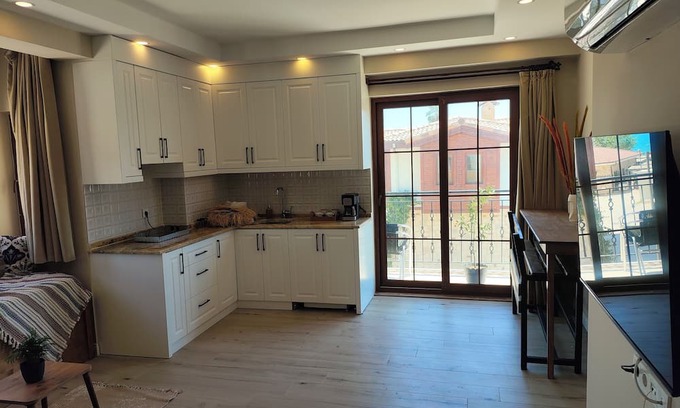 Ancient Side Apartment | Located near the east coast of Side peninsula, close to many key locations.