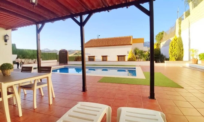 Casabermeja House | Holiday Home 'Country House' with Mountain View, Wi-Fi and Air Conditioning