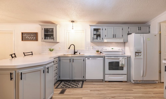 New Haven  Huron County House | Cozy, Rural and inviting.