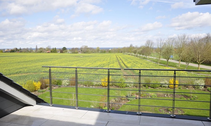 Hohenfelde Apartment | Strandnahe Komfort-fewo mit Ostseeblick -