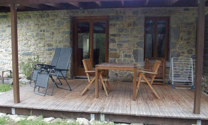 Montjay Apartment | Apartment 'Bois D'estève' with Mountain View, Private Terrace and Wi-Fi