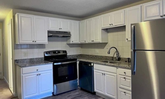 Framingham Condo | Travel Nurses or Corporates. Close to I90, Shopping, Restaurant & Train station.