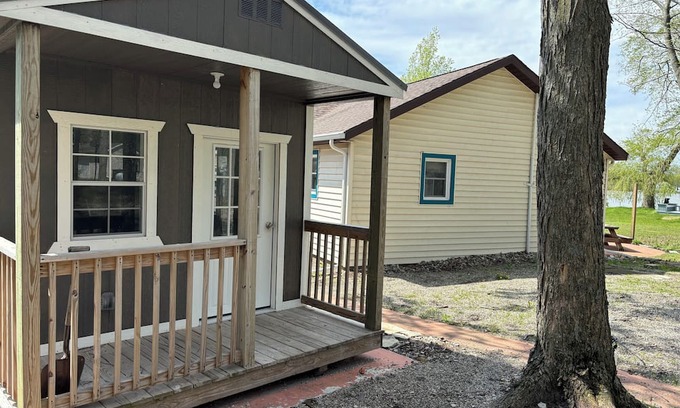 Fremont Cottage | Lake Front Cottage with a beautiful park like setting!