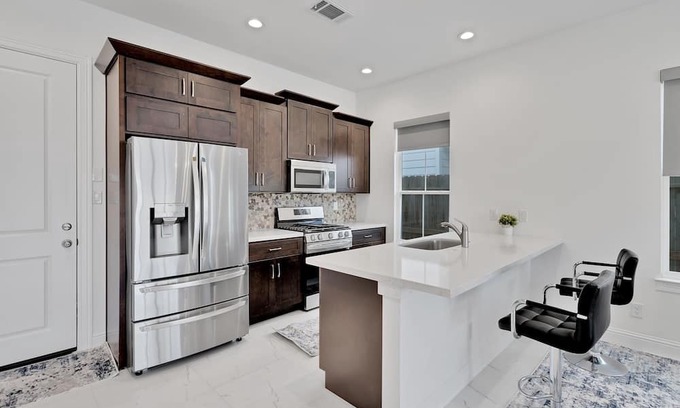 Astrodome House | Centrally Located Tx Medical Center - Walk To Nrg! 2 Bedroom Townhouse by RedAwning