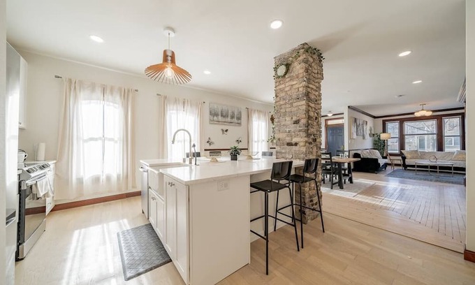 Brewers Hill House | Lavish 2BR Respite Fiser Forum Free WI-FI