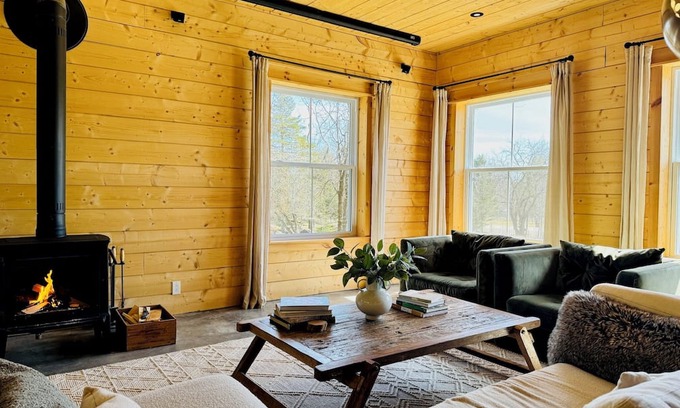 Stukely-Sud House | Le Bianca, Fireplace, Nature