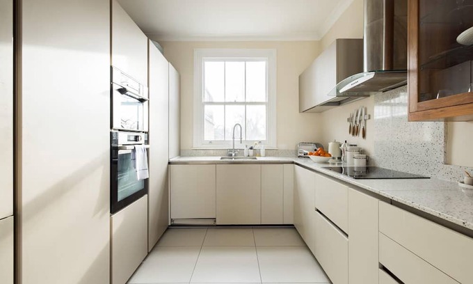 Redcliffe Apartment | Light-filled Chelsea Duplex