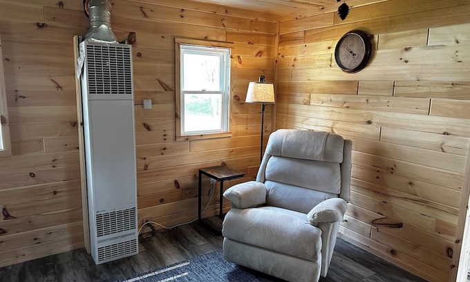 Lake Cabin | Bear Lake Retreat a cozy cabin situated walking distance to Private Bear Lake.