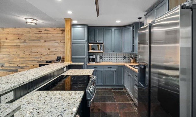 South Haven Cabin | Private Modern Cabin with Lake Access, Kayaks, Games, Firepit Dogs Welcome!