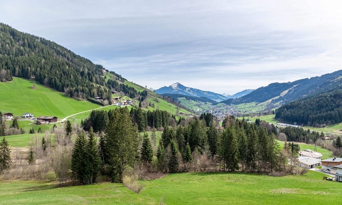 Oberau Apartment | Apartment 'Landhaus Sonnenzauber Sonnenschein1' with Mountain View, Balcony and Wi-Fi