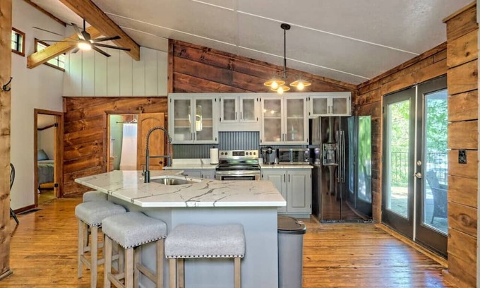 Clarkesville Apartment | The Clubhouse at Tiny Life