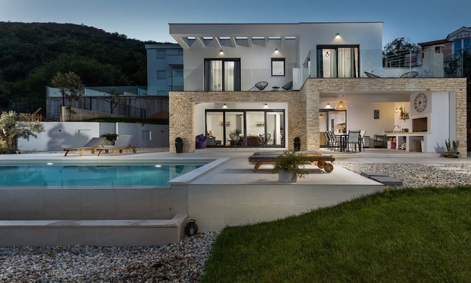 Bregi Villa | Sunny Villa Askim Presitge