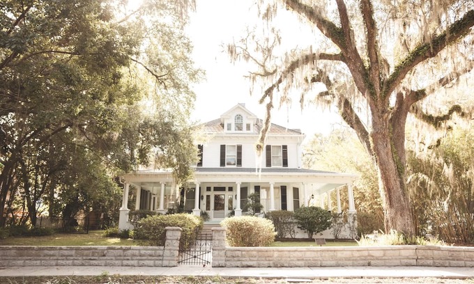 Historic District House | Grand Beauty in Historic District! Walking distance to downtown.