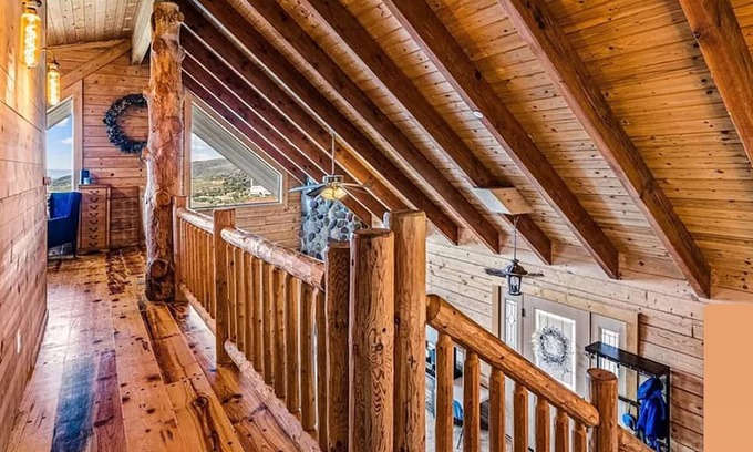 Julian Cabin | cozy Room on a log cabin on the Mountains of Julian.