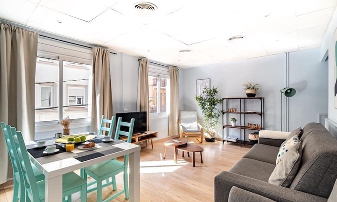 El Guinardo Apartment | SAGRADA FAMILIA - MODERN 6PP/ WIFI / AC/ SMART TV By MyRentalHost