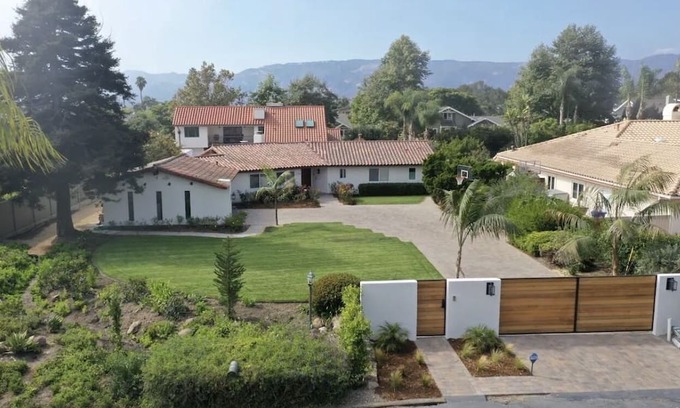 Santa Barbara House | Luxury beach stay- pool, spa, private beach