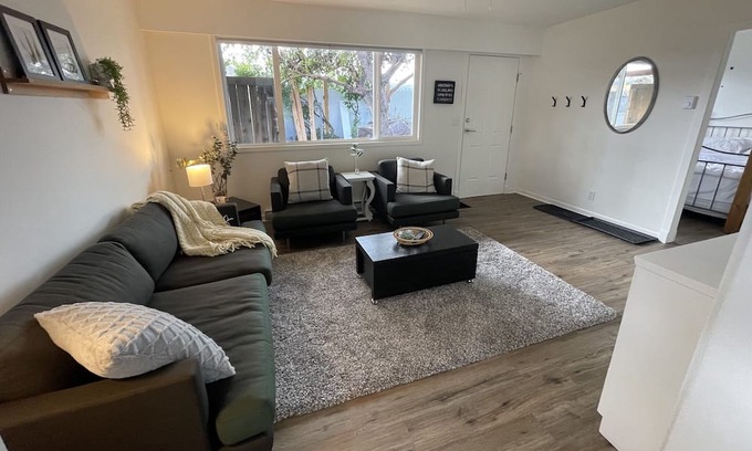 Regional District of Nanaimo Apartment | Cozy 1 Bedroom Suite - 5 minutes from the beach!