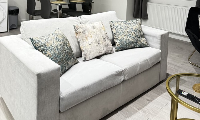 Stanwell Apartment | Serene Oasis Near Heathrow Airport