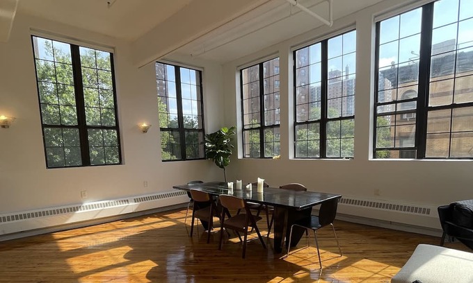 Hoboken Apartment | Brooklyn: Gorgeous, Classic Corner Loft